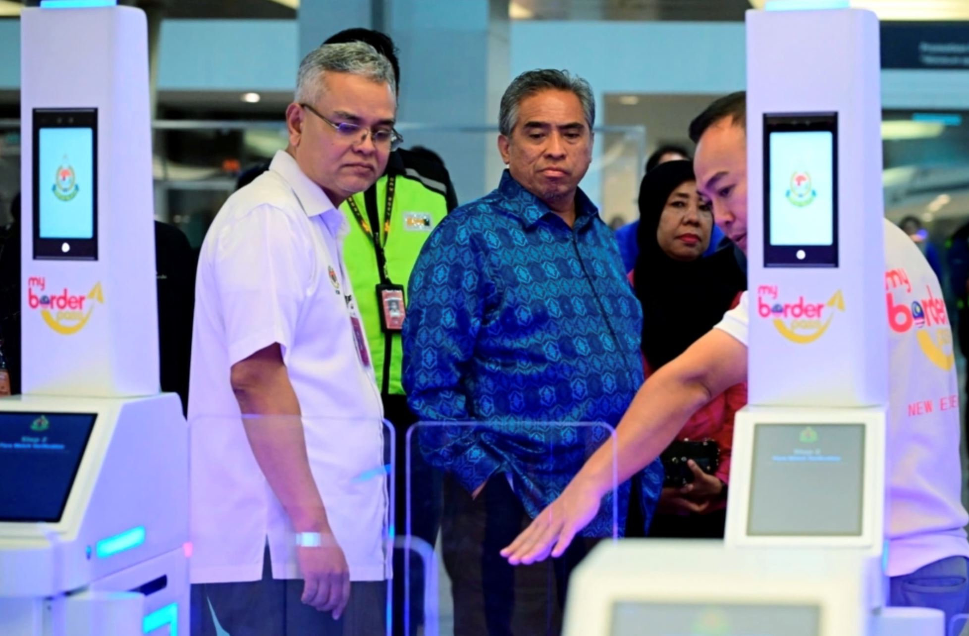 say goodbye to long queues: here’s everything you need to know before using the qr code lanes at klia!