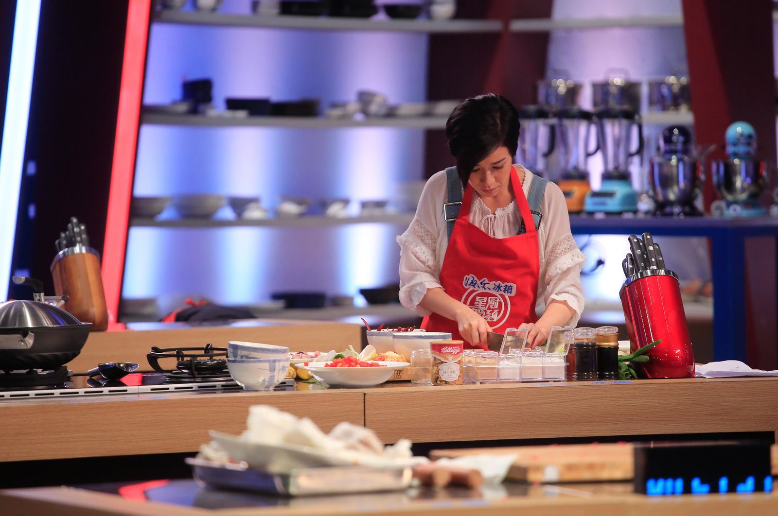 佘诗曼剧里饰厨房小白❗现实被封女厨神🏆