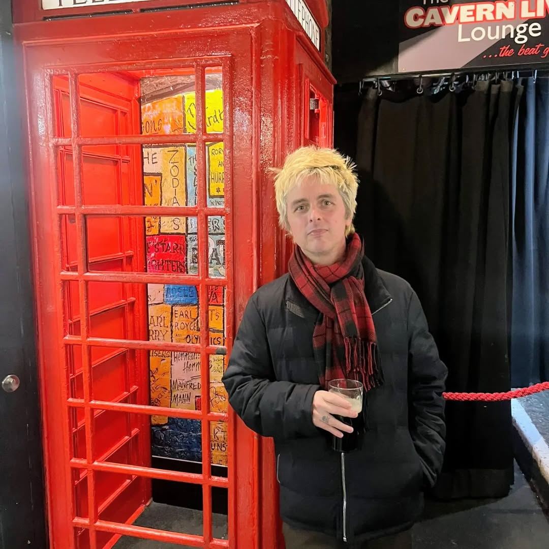 liverpool musician gets surprise audience with billie joe armstrong during green day cover