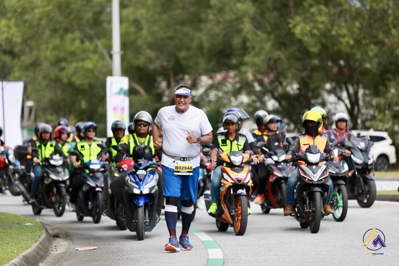 “last to finish, first to inspire” 8-hour marathon finish, malaysian's inspiring run goes viral