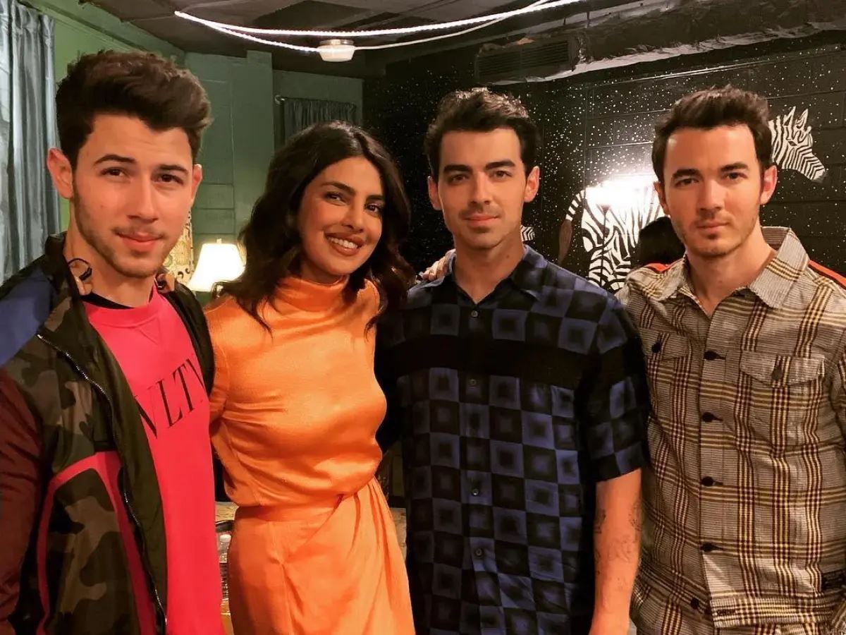 priyanka chopra and jonas brothers to star together in holiday movie