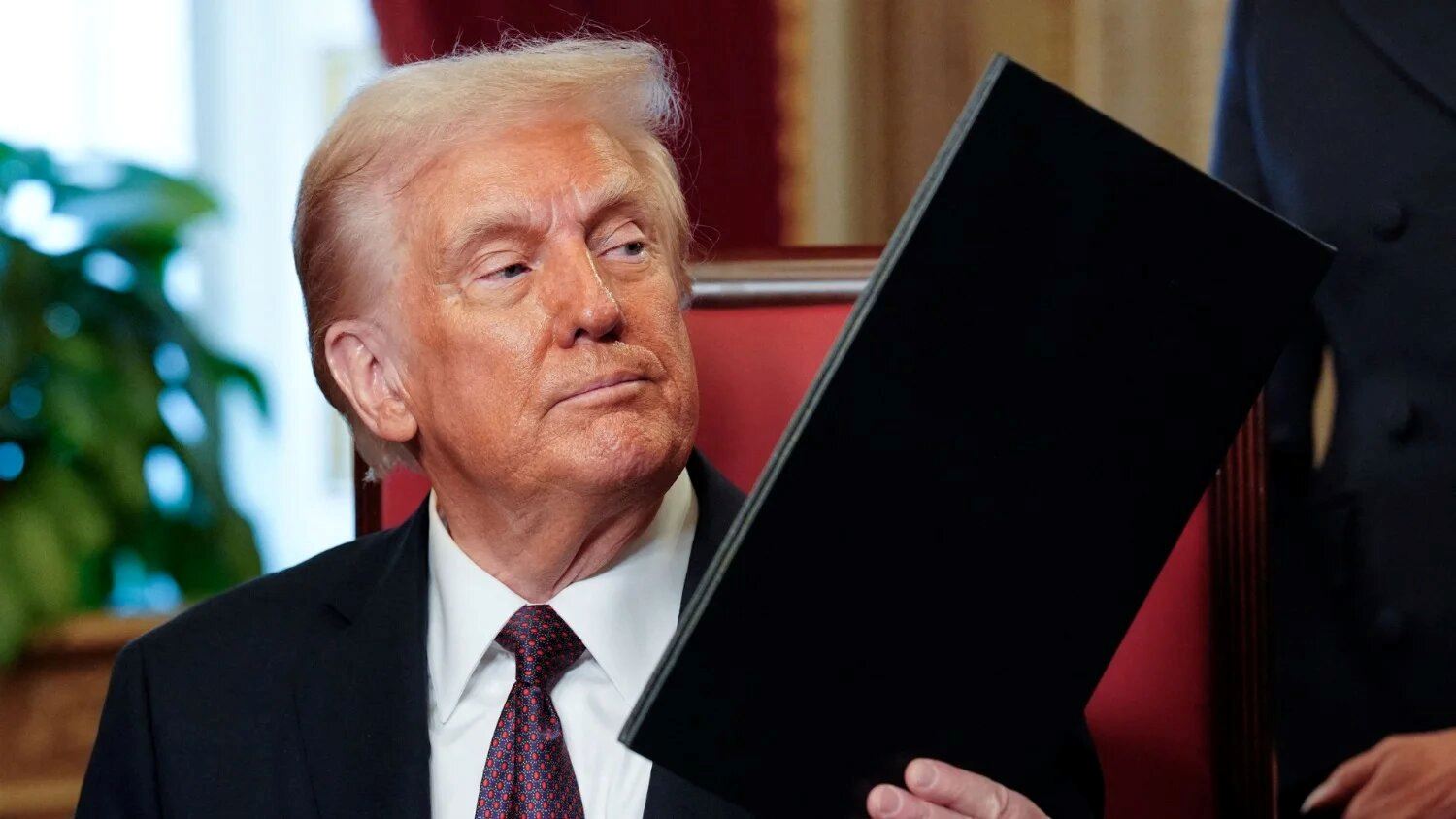 president donald trump signs executive order delays tiktok ban for 75 days