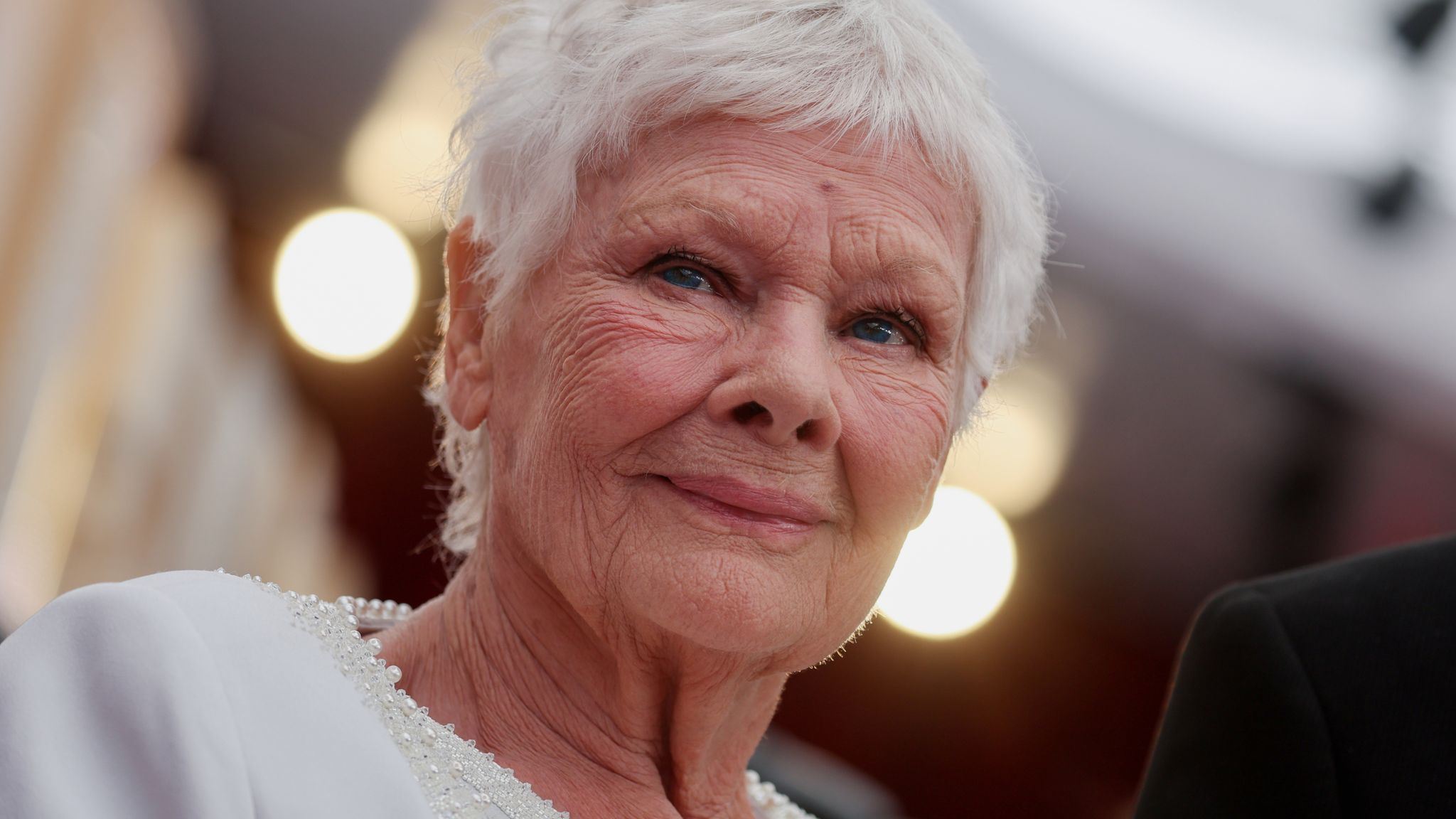 judi dench admits vision loss has made solo outings impossible: 'i always need someone'
