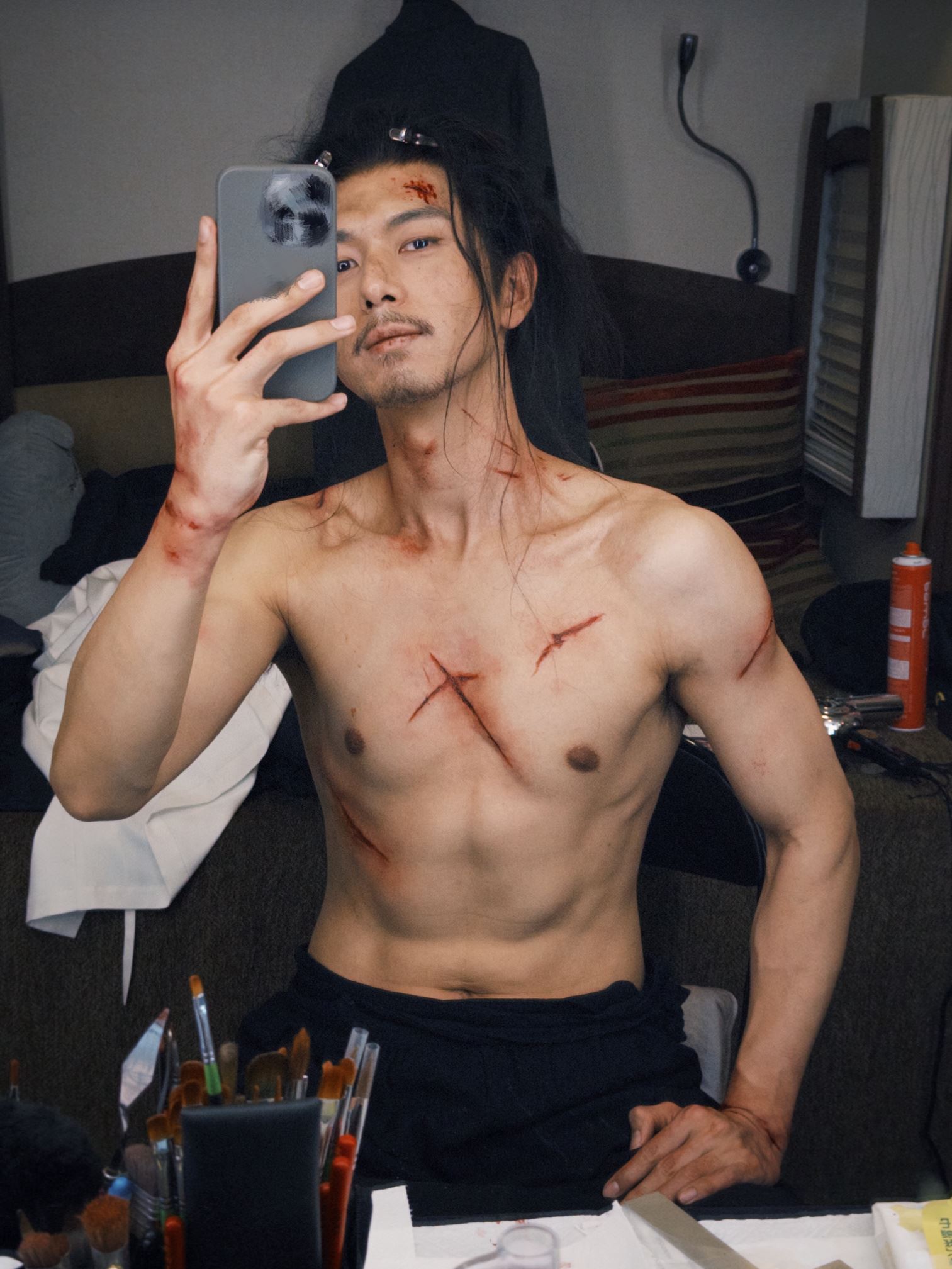 战损版李现晒腹肌❗深夜大放粉丝福利⚡️