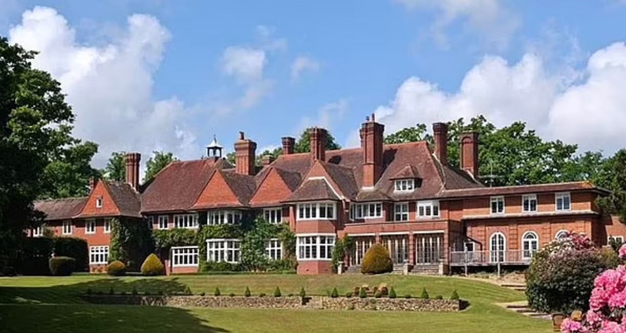 adele’s ‘haunted’ mansion reputations keeping buyers away