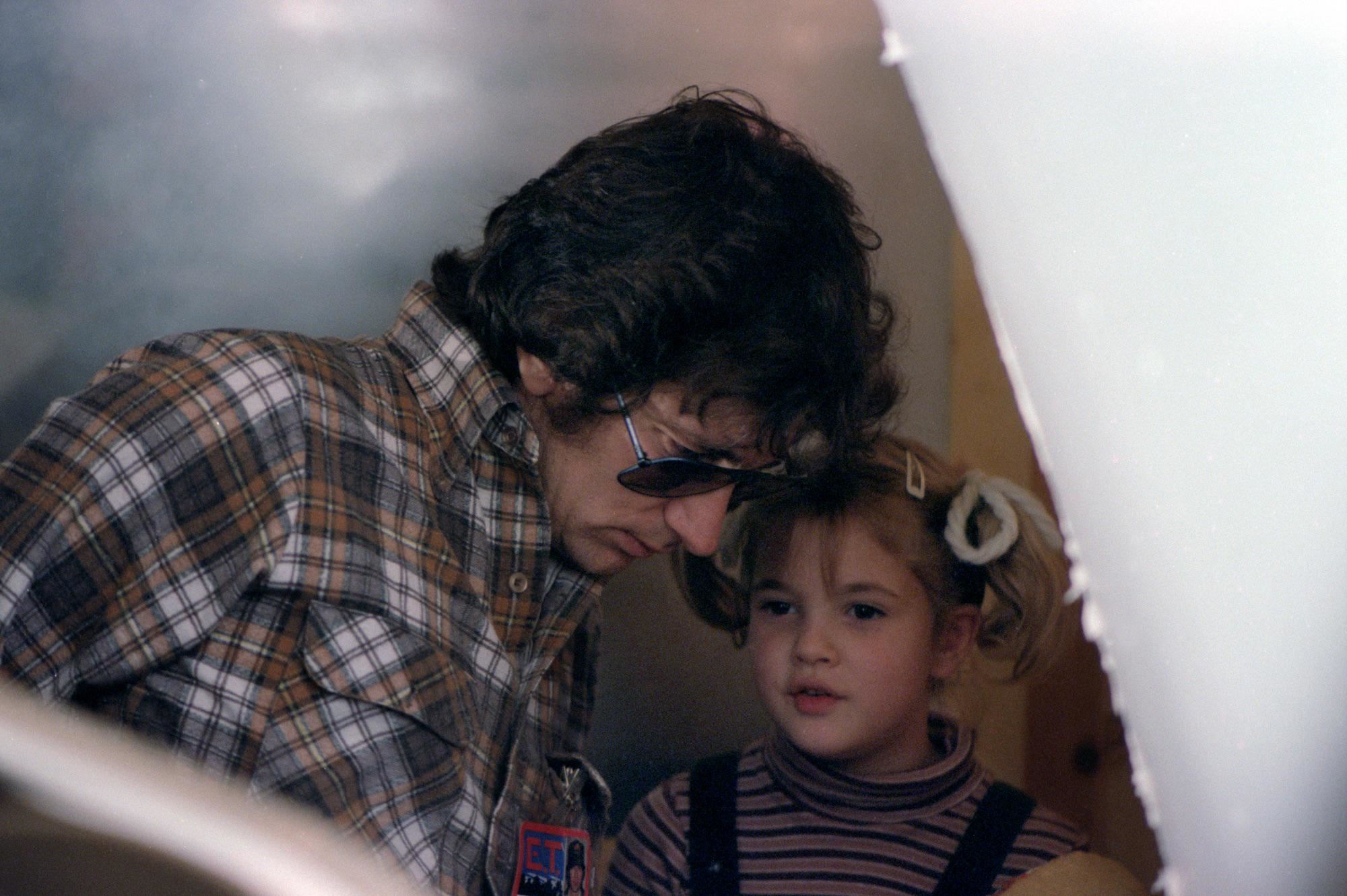 drew barrymore inspired steven spielberg to become a father on e.t. set
