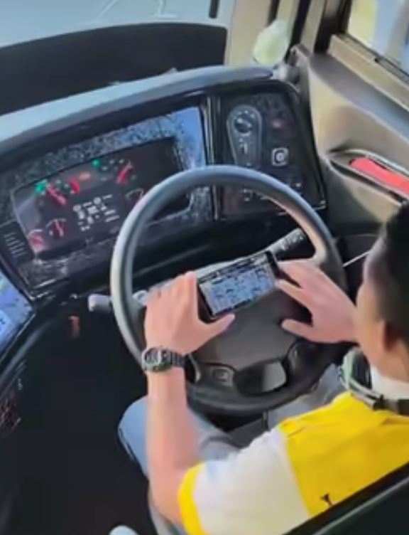 “is this normal?” chinese tourist records bus driver playing game mid-drive on kl-penang route