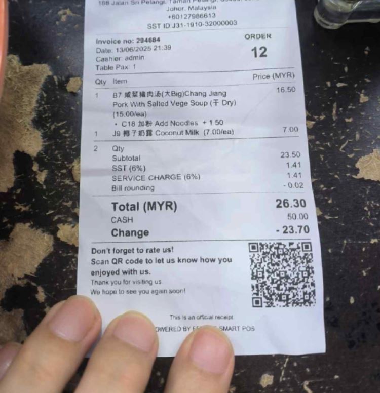 chinese tourist touched by local auntie’s kindness after she couldn't pay for lunch in johor
