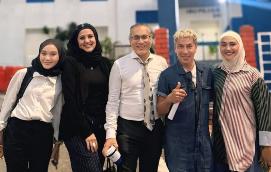 amy search dan isteri cetus tanda tanya hadir ke balai polis?