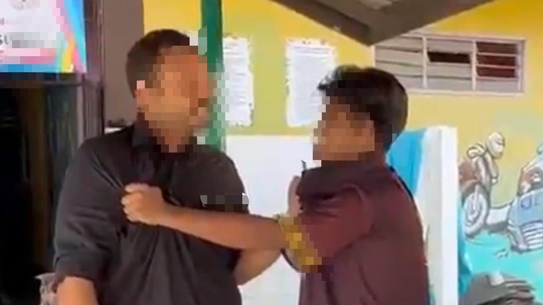 pelajar tumbuk dan ugut guru selepas ditegur ponteng kelas