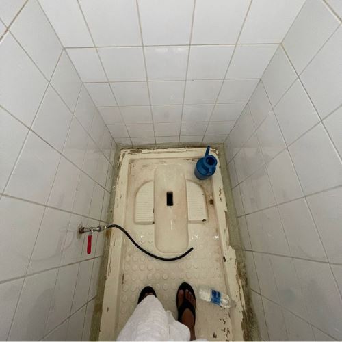 ujian ibadah dalam bentuk paling duniawi di tandas arafah!