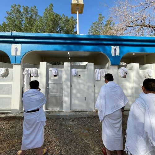 ujian ibadah dalam bentuk paling duniawi di tandas arafah!