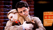 lisa kudrow says matt leblanc helped her stop overthinking phoebe: “you’re her. you don’t have to work so hard”