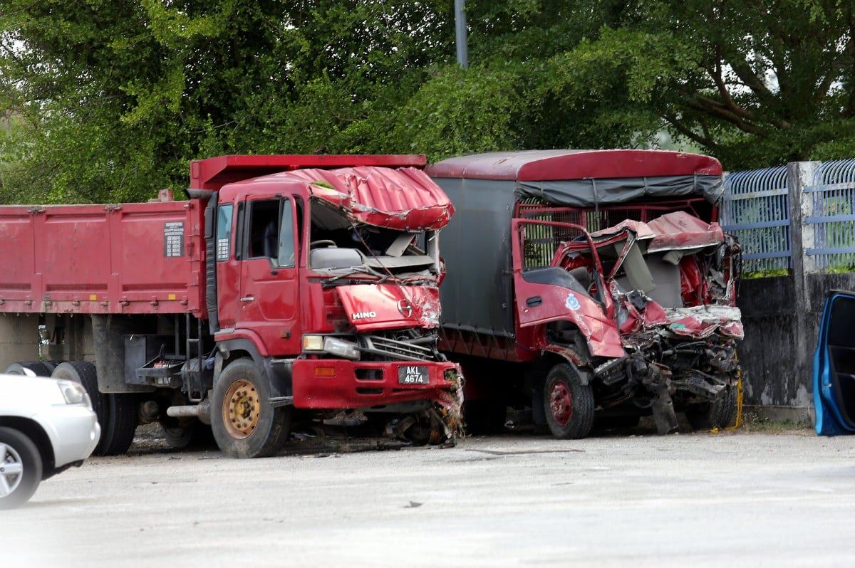 lori masuk laluan bertentangan punca utama nahas trak fru di teluk intan