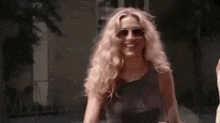 sarah jessica parker explains why she avoids selfies with fans