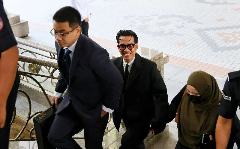 “okey, insya-allah” – naim daniel akhirnya muncul di mahkamah