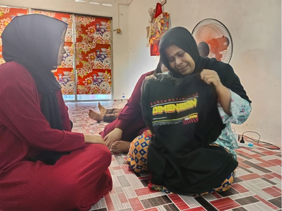 “saya hampir gila.. itu anak saya, sampai mati saya takkan maafkan mereka”