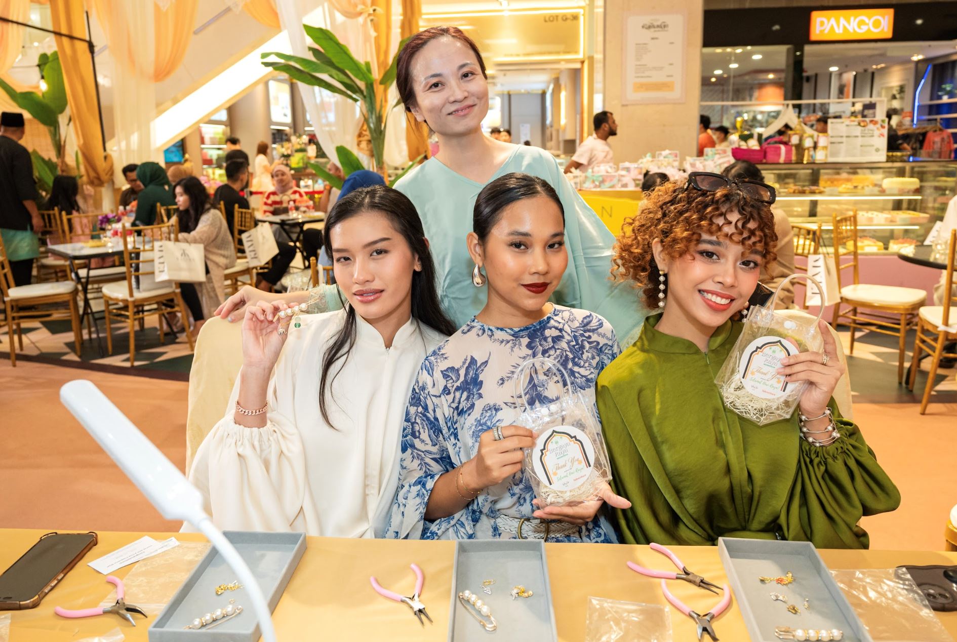 bergaya raya at fahrenheit88: your ultimate festive fashion destination!