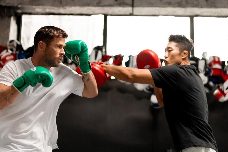 chris hemsworth spotted in seoul, reveals 'limitless 2' shoot in south korea
