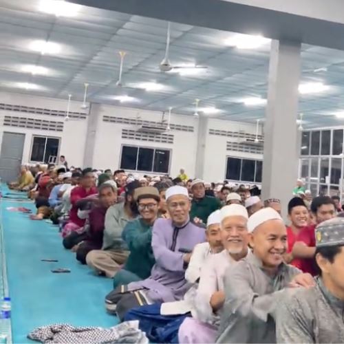 suasana tarawih di masjid taman semarak meriah, buat ramai kagum