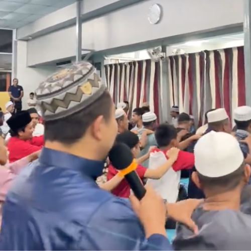 suasana tarawih di masjid taman semarak meriah, buat ramai kagum