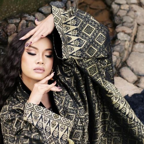 mimi fly mohon maaf penampilan keterlaluan dalam 'serumpun'