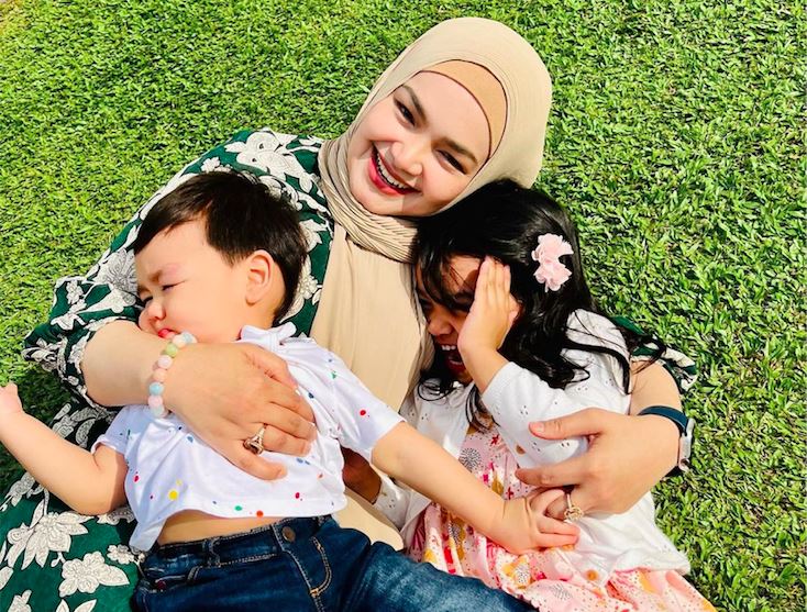 “dia tahu mak dia bising je…” -  siti nurhaliza kenang momen afwa tutup muzik ketika ‘live’