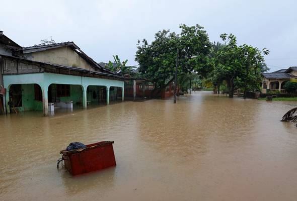 amaran dikeluarkan, paras air sungai di johor melepasi tahap bahaya