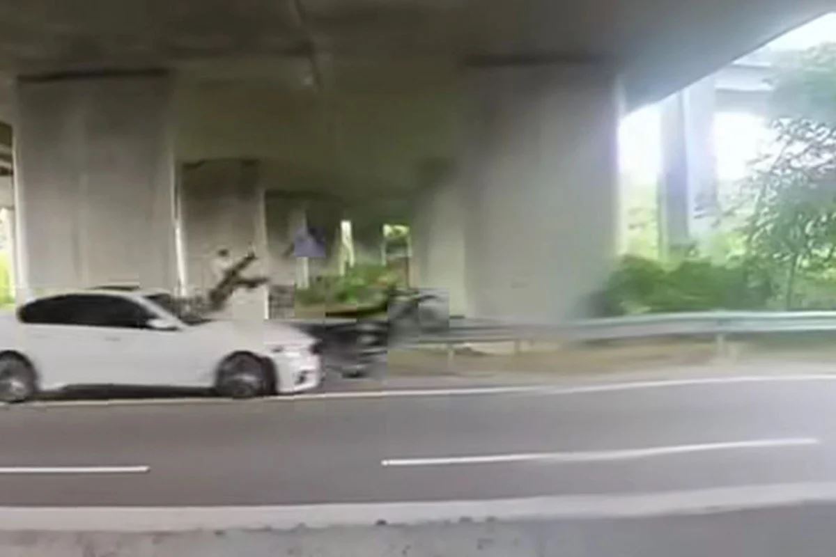 warga emas cedera parah dirempuh kereta ketika berteduh di lorong kecemasan