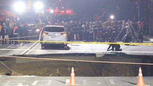 lubang 20 meter menelan penunggang motosikal