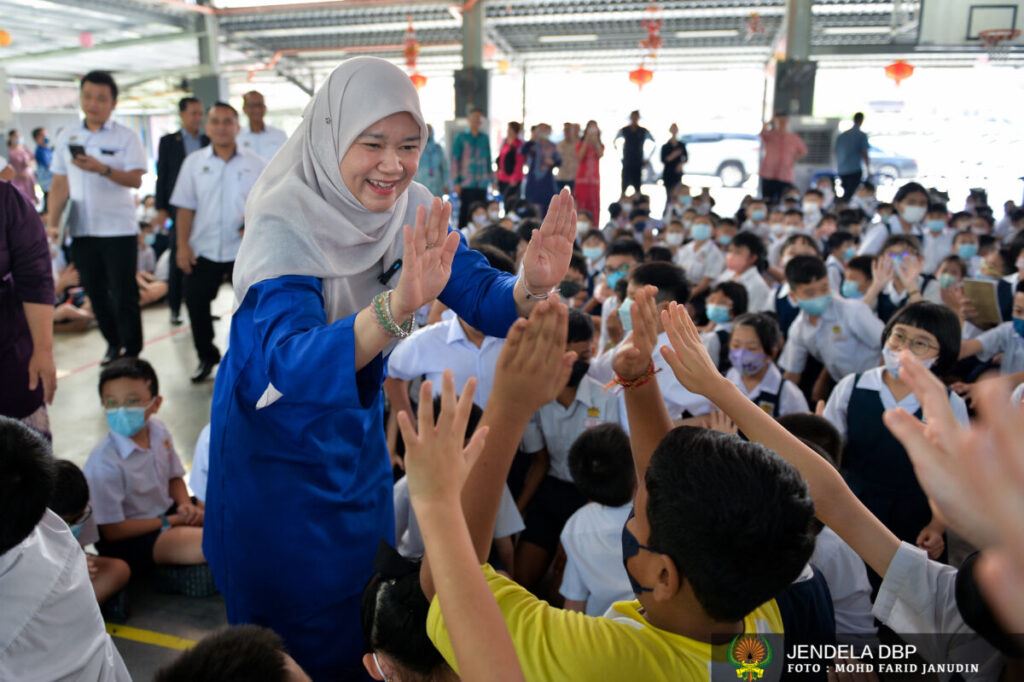 lencana jalur gemilang akan dikenakan pada pakaian seragam murid mulai 21 april
