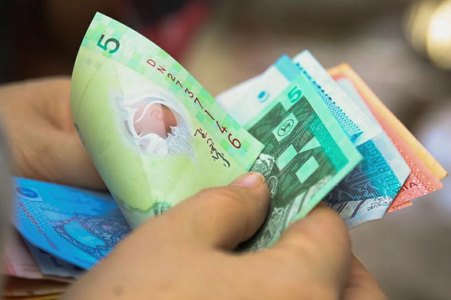 m’sian woman questions husband’s rm7k income, “can we really raise a family on this?”