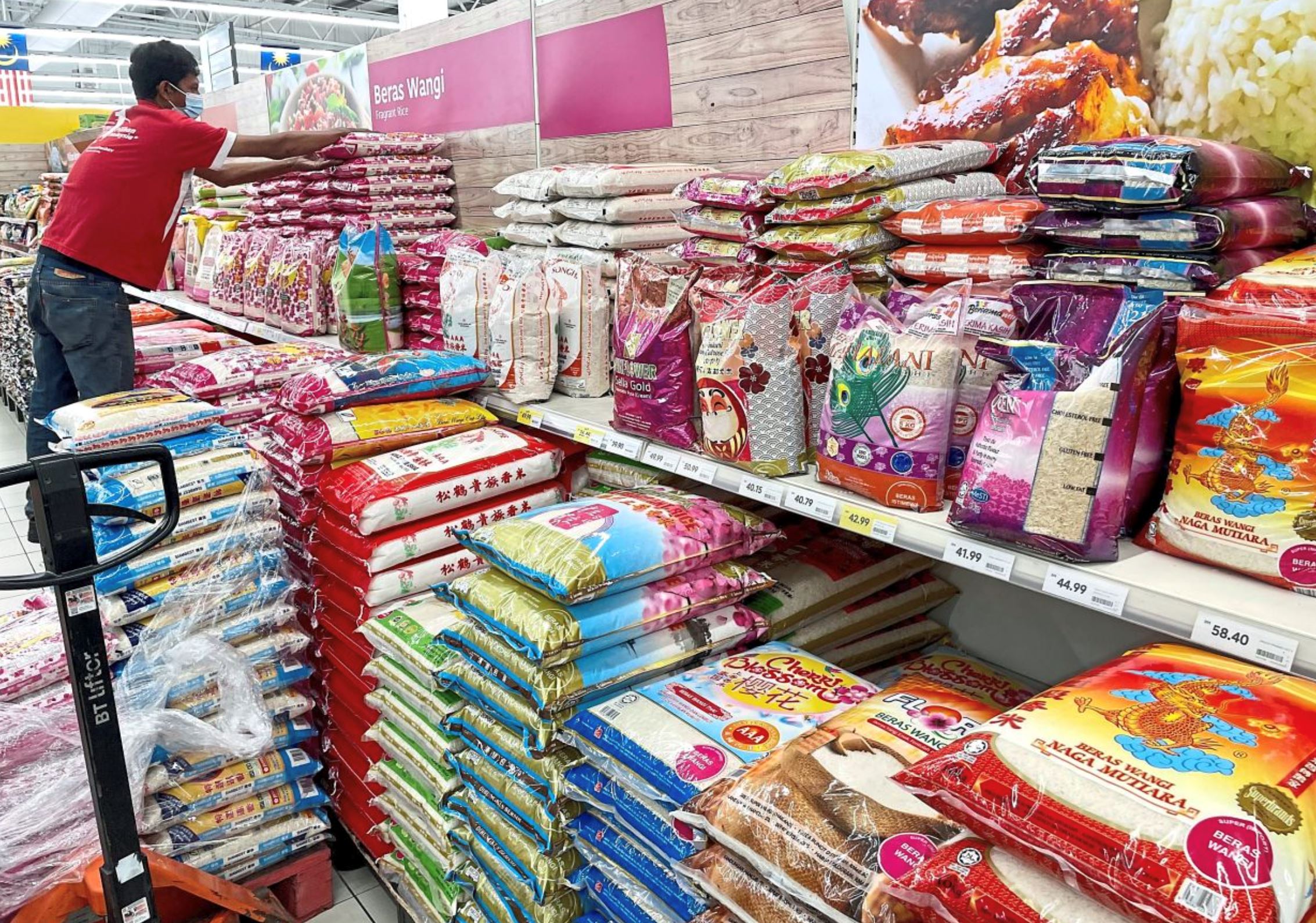 gov’t increases local white rice limit to five bags as “public response has been underwhelming”