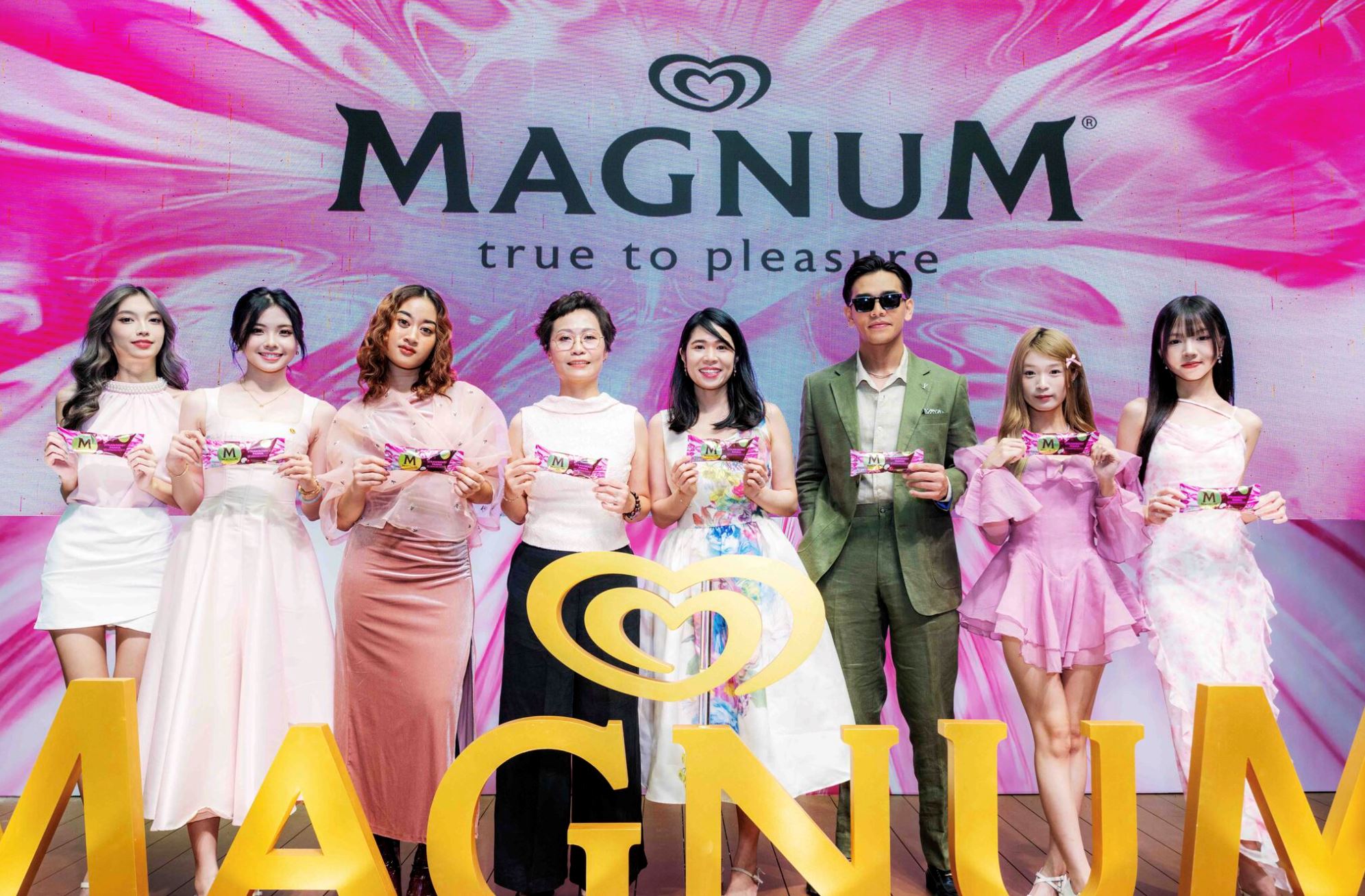 a journey of strawberry bliss: magnum ice cream unveils its latest indulgence, magnum strawberry panna 