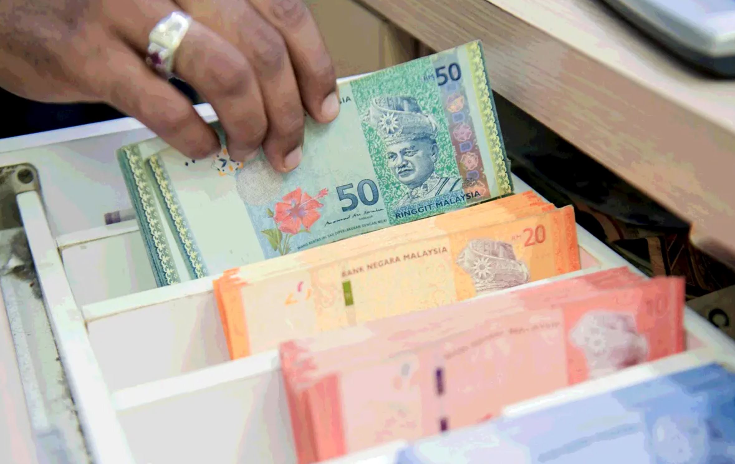 government announces early salary payment for public servants in preparation for kaamatan festival