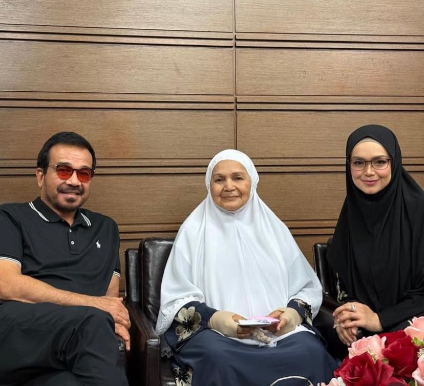 tangisan syukur siti nurhaliza lepaskan ibu tunai haji - “ ya allah, jagakan dia di sana