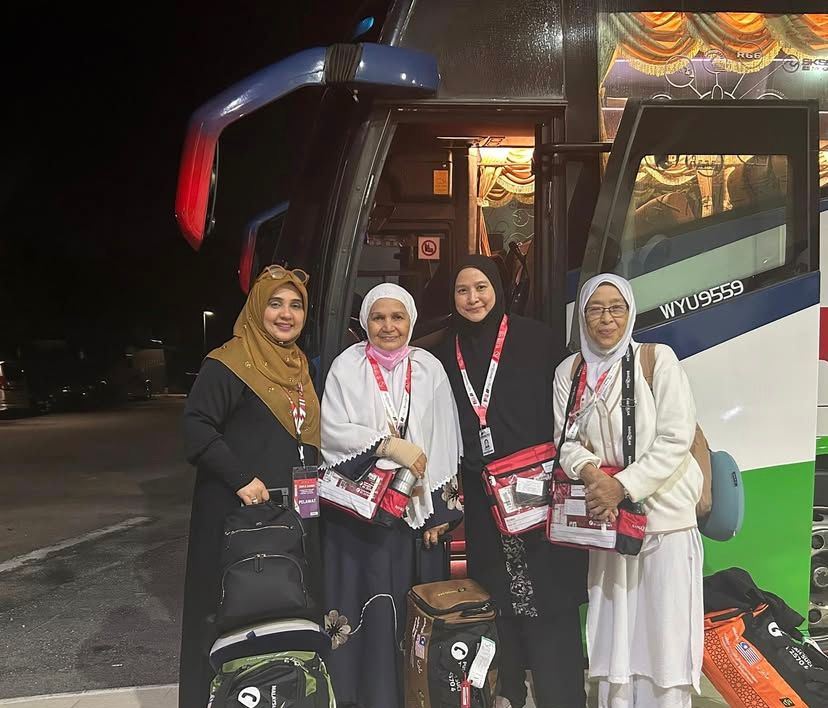 tangisan syukur siti nurhaliza lepaskan ibu tunai haji - “ ya allah, jagakan dia di sana