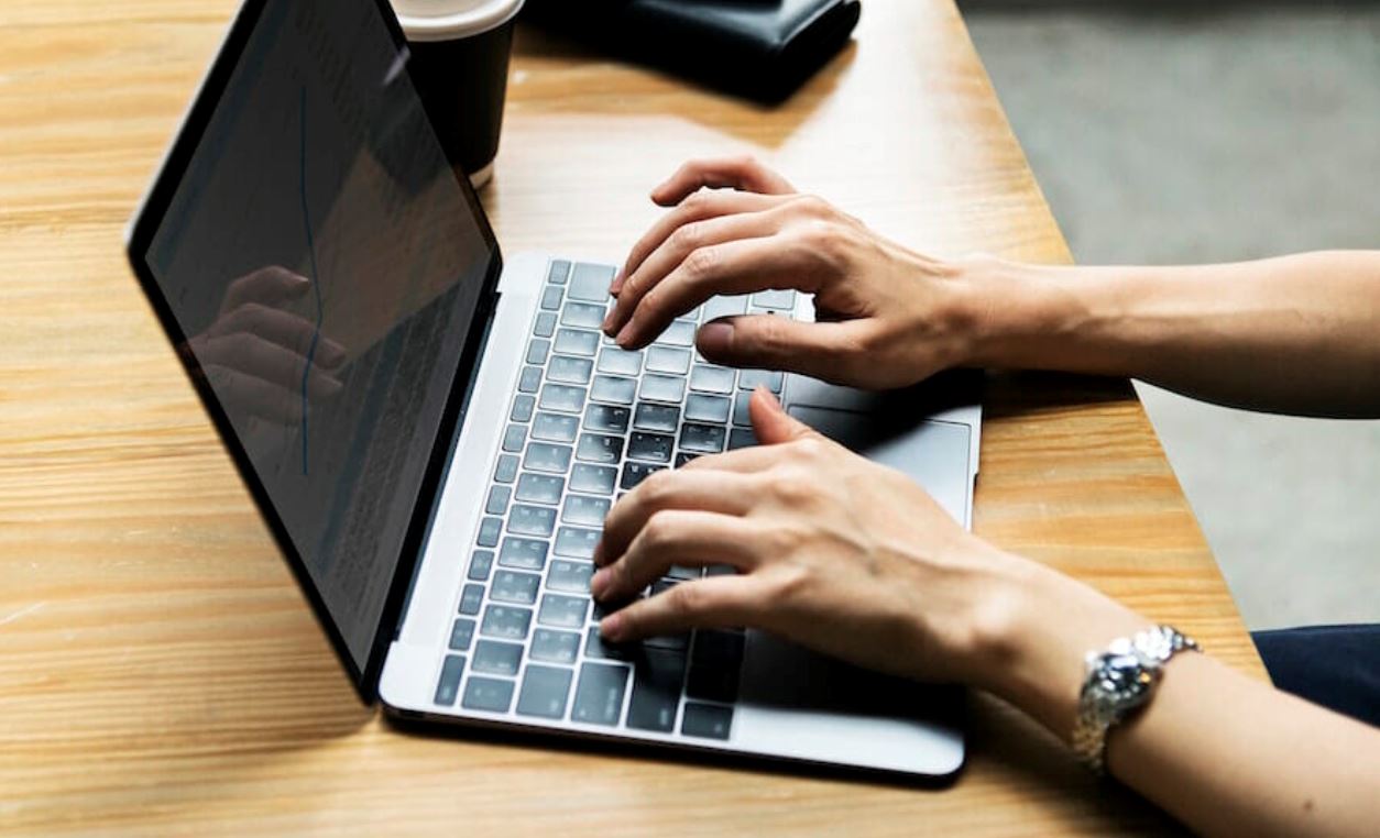 good pay, office is close, but... person feels lost and wants to resign for having no friends