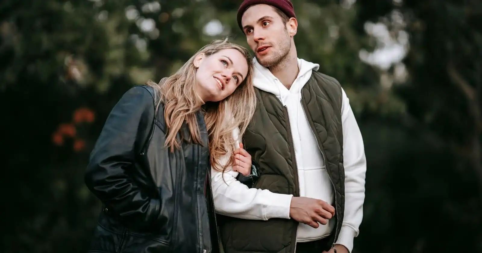 study shows men are quicker to fall in love—but women love more intensely