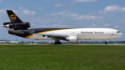 [video] tragedi di langit kentucky: pesawat ups terhempas, api marak menjulang di louisville