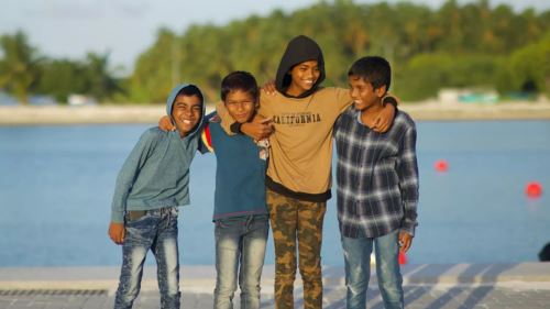 dilahirkan selepas 2007? anda tak boleh merokok sampai bila-bila!