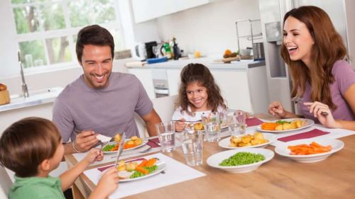 makan bersama, otak pun cemerlang: rahsia ‘meja makan’ dalam kejayaan anak-anak!