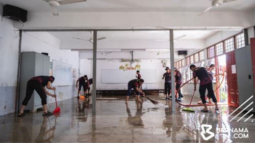 fru turun padang bersihkan sekolah kafa rosak setelah banjir demi anak-anak kembali belajar