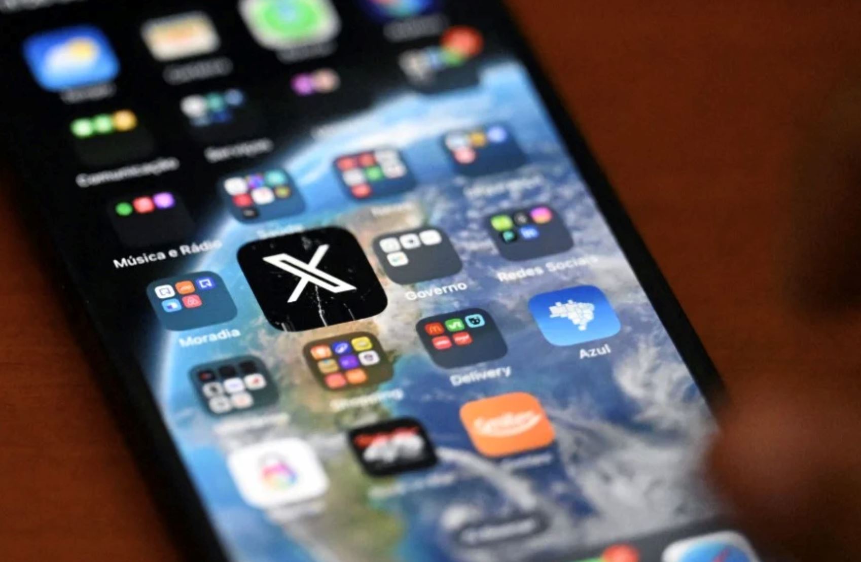 malaysia plans to ban social media accounts for children under 16 starting 2026