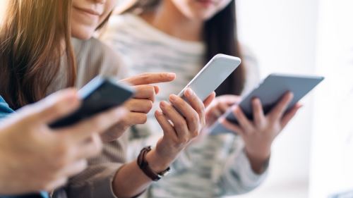 otak kita ‘diprogram’ seperti ketagihan kokain, media sosial dadah digital yang merosakkan otak remaja!