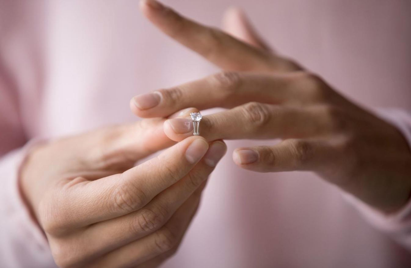 “rm200 a month?” m’sian bride-to-be calls off wedding after finding out fiancé’s too stingy