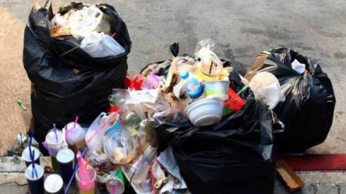 nampak remeh tetapi menyusahkan, jangan buang cecair dalam tong sampah!