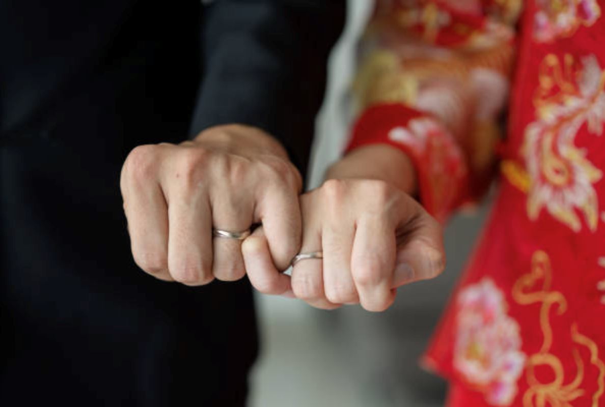 long-lost lovers in china reunite after 15 years in noodle shop, say “i do” soon