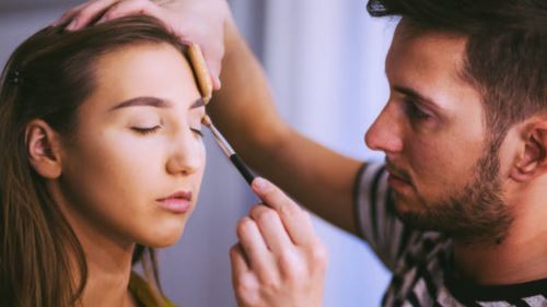 ramai tak tahu, hukum wanita disolek jurusolek lelaki ialah haram!