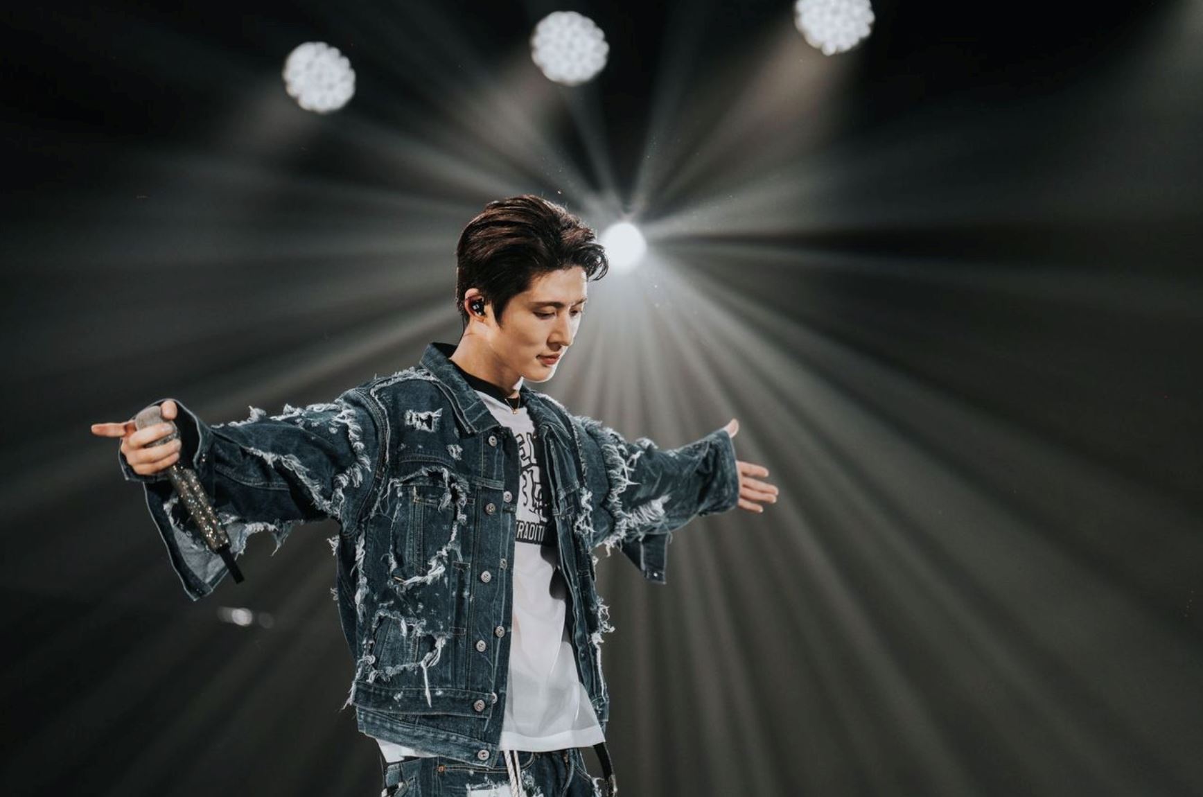 b.i wraps the last parade tour in kl, leaves fans with unforgettable memories